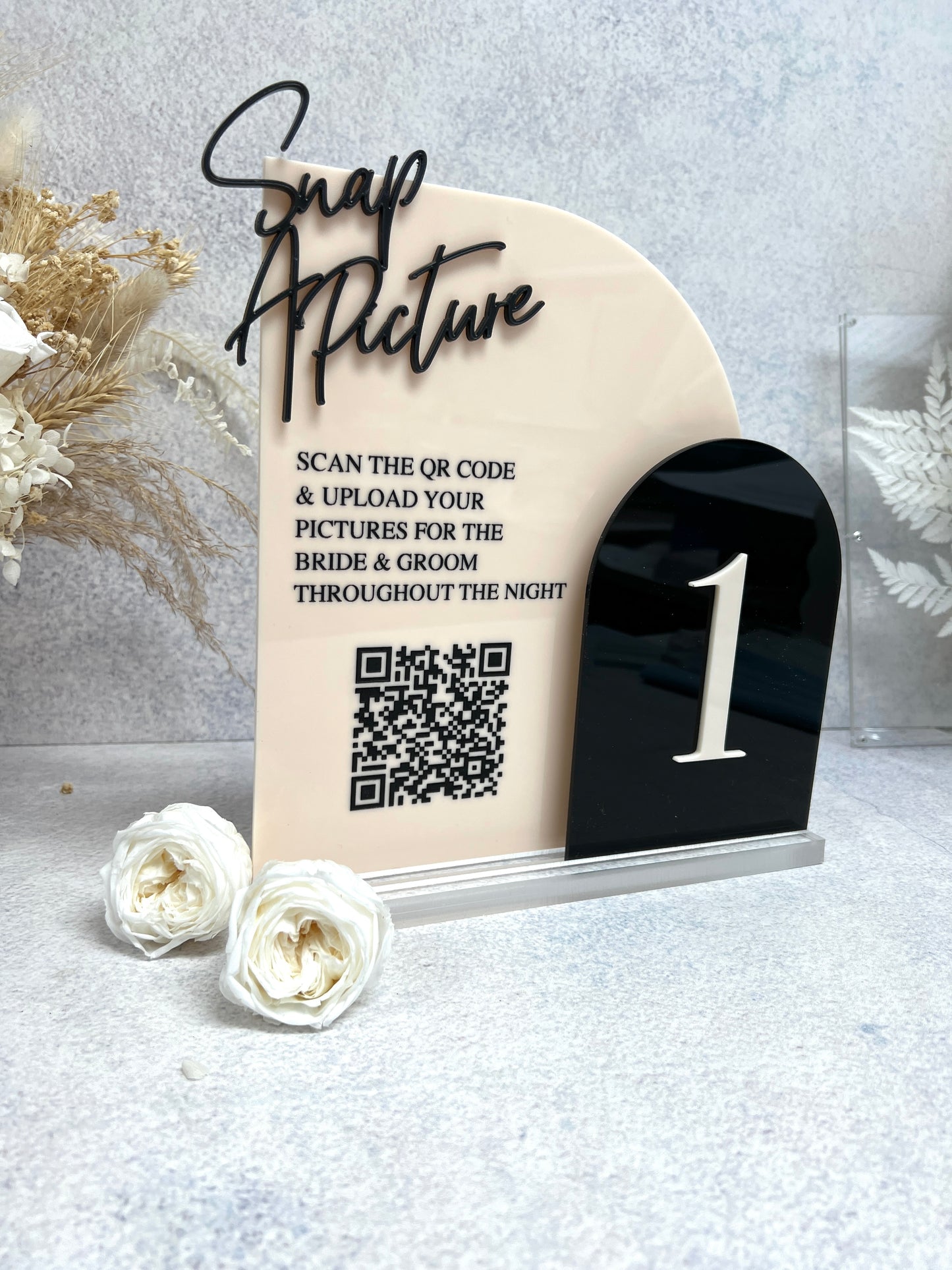 Double Arch Acrylic Sign with QR code and table number