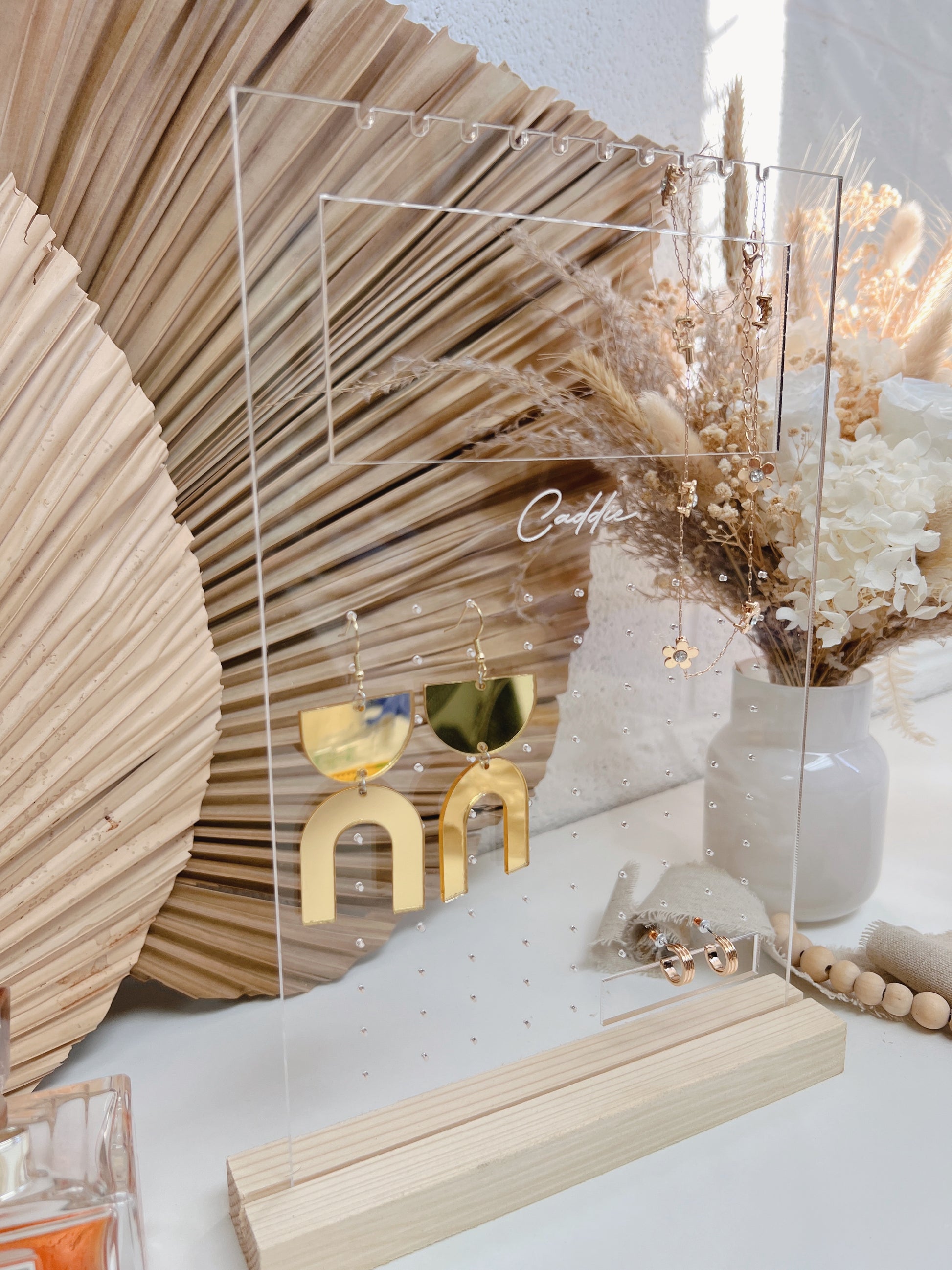 Lucite jewelry displays hotsell